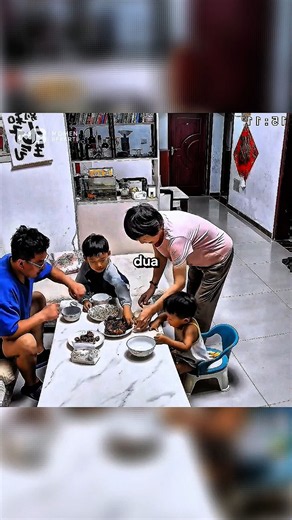 This Little Kid Selflessly Gives Their Chicken to Their Mom 🥹❤️