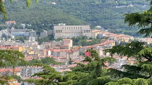 Two Nobel Laureates Share Their Stories Before a Packed Aula Magna at the University of Trieste. More InTrieste TV here: https://www.intrieste.com/2025/05/28/two-nobel-laureates-share-their-stories-before-a-packed-aula-magna-at-the-university-of-trieste/ | InTrieste