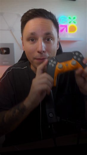 Mach diese Controller-Einstellungen, bevor du in den neuen Battle-Royale-Modus Redsec gehst 🔥 Viele zocken mit den falschen Settings und wundern sich, warum sie keinen Fight gewinnen 😅 ➡️ Einheitliches Zielen kurz aus ➡️ Zoom-Übergang auf AUS ➡️ Einheitliches Zielen wieder AN ➡️ Sprinten zurück auf L3 Und ganz wichtig: Favorisier deine Waffen im Menü, sonst kannst du sie im Match nicht auswählen! Der Pionier ist aktuell die beste Klasse – stark gegen Fahrzeuge und kann mit dem Schweißbrenner L