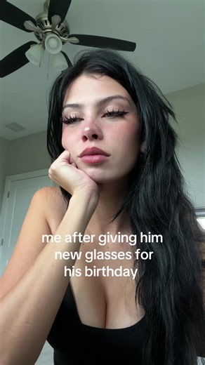 Giving New Glasses to Boyfriend for Birthday: Does It Affect Him?