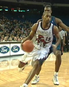 138K views · 1.7K reactions | #一天一分鐘VC生涯回顧 #神乎奇技集錦 這些球到底是怎麼進去的？ 我想只有 #VinceCarter 才能替你解答 #ThankYouVince #h15tory #感謝你 #半人半神 #傳奇球星 | 緯來體育台官方粉絲團 | Facebook