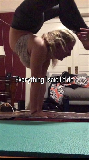 How long does a contortion handstand take? 🤸‍♀️ For me: 2 years to feel solid. 5 years in? Holding shapes for 2–3 mins ⭐️ Consistency > speed. You’re not behind — you’re building. How long have you been training? 👇