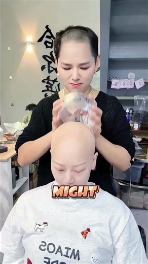 The hairstylist made a custom wig for this poor bride for free