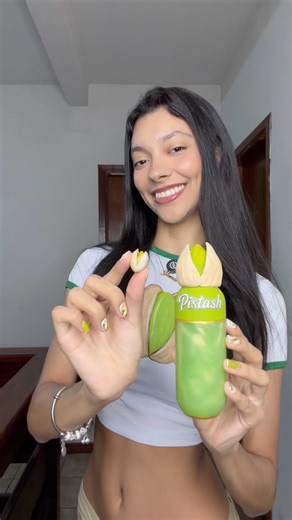 Fiz um body splash de Pistache!💚 Gostaram? 😍 #shorts #diy #art #bodysplash #gloss #artista