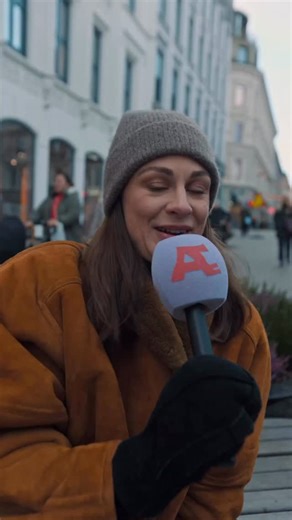 De færreste av oss finner egentlig klær som passer bra i butikkene. Standardstørrelser er en rekke tall som det er like lite sansynlig å treffe på som å vinne i lotto. Egentlig ganske likt. 📱🛠️I Tæilor verktøyet i Fæbrik appen er det ingen størrelser, mønster genereres etter dine egne kroppsmål! 🐎Vi har sluppet skjørtet Penny i verktøyet, men med tiden kommer det både bukser og kjoler og mye annet- vi må bare knekke noen flere koder. Men vi er i gang! Og vi elsker elsker hvor engasjere dere e