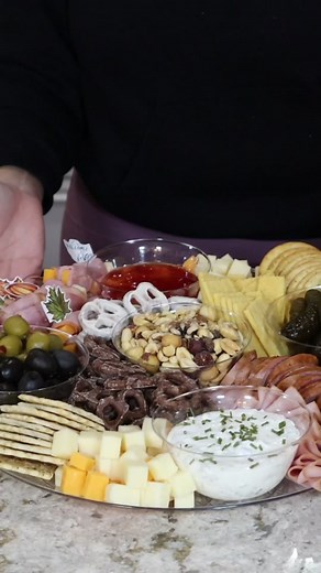 Dollar Tree Charcuterie Board #thanksgiving #nocookrecipe #charcuterieboard #boujieonabudget #dollartreefood #dollartreedinners #partyfood #appetizer
