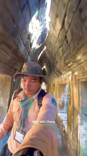 Every time I visit the temples, especially in Angkor Thom City, I never miss this one. I often see foreign tourists creating content here. In their videos, some of them run inside the temple, just like in the game “Temple Run”. What’s even more interesting is that when you climb the upper level , you can see the beautiful surrounding view from the temple.This is Baphuon Temple. | Walk With Chang
