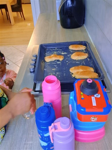 Arranging my kids school breakfast #OBFamily #dailylife #vlogs #viralvideo