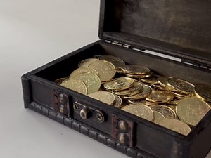 Metal Pirate Coins, 40 Pieces Lots of Toy Gold Coins for Tabletop Gaming, Roleplaying, DND Props Accessories, Treasures and Treasure chests Fantasy Dragon Coins