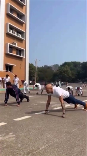 Col Shivender kanwar 🤯🔱🔥| 7 Para SF 🇮🇳#indianarmy#commando#21_para_sf#shorts#pushups#army#podcast#rr