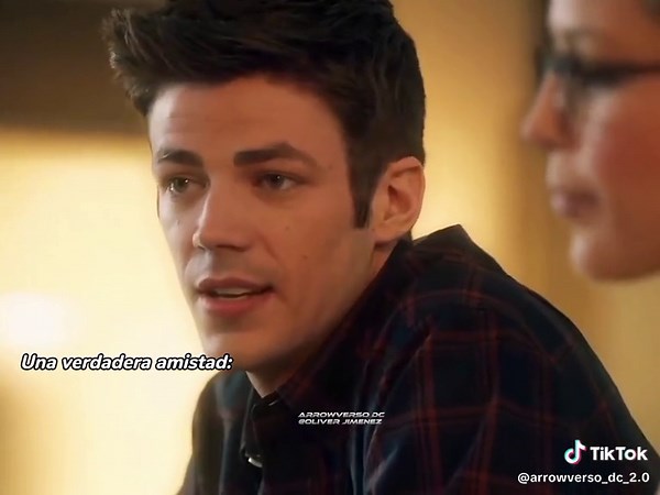 Una verdadera amistad entre Barry Allen y Kara Danvers