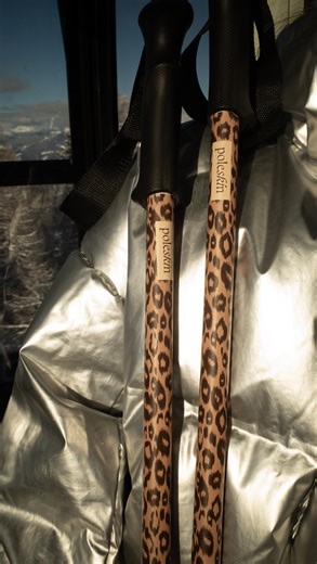 Poleskin on Instagram: "Basic skistokken zijn UIT.👋🏻 Ook zelf die hele saaie skistokken pimpen voor de skivakantie? Link in bio!💌💥👀 #skivakantie #wintersport #skitok #diyproject #apresski"