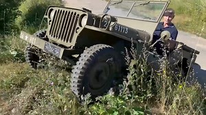 Une formalité 📋✔ Instructions et essai du fameux "4 wheel drive" d'une Jeep avant livraison Envie d'acquérir une Jeep ou au contraire nous en vendre une pour lui redonner une seconde vie ? Contactez-nous au 0141732323 📞 #JeepVillage #Jeep #Willys #HotchkissM201 #4wheeldrive #4x4 | Jeep Village