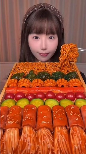 Nongshim Shin Ramyeon Hot Blackbean Ramen & Noodles Mukbang