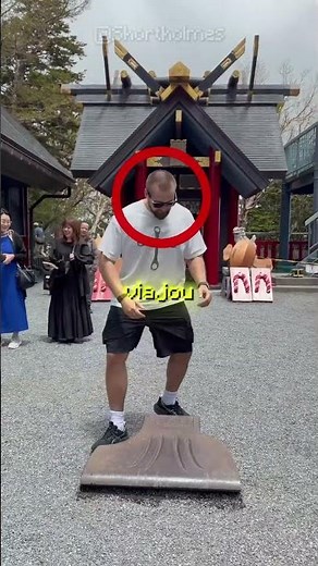 He traveled 10,000 km just to try and lift this axe 😨 #curiosities