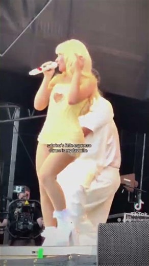 Sabrina Carpenter's Espresso dance is so cute❤❤❤ #fyp #sabrinacarpenterespresso ‪@sabrinacarpenter‬