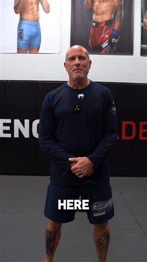 The Pack Fight Team on Instagram: "Set up a nasty head kick KNOCK OUT ☠️ using this footwork … the draw step! #headkick #kickboxing #muaythai #mma #technique"