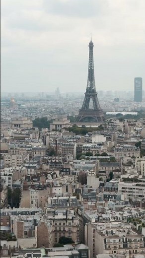 Vue Aérienne de Paris : La Ville Lumière en Drone
