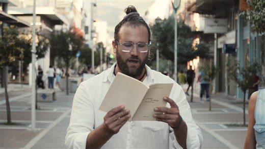 😃 Η δράση μας έχει ήδη ξεκινήσει..!! Οι Ποιητές με τα ποιήματά τους στα χέρια, στους δρόμους της Καλαμάτας μας τριγυρνούν...μπαινοβγαίνουν στα καταστήματα, επισκέπτονται σχολεία, κοσμούν κτήρια, σκαρφαλώνουν ακόμα και στα δέντρα..!! Αν έχεις το νου σου όπως περπατάς στα στενά της πόλης, την Τέχνη θα συναντήσεις, η Ψυχή σου να ανασάνει..!! 📖🇬🇷🏛🕊 👉 Υ.Γ. Στο πρώτο σχόλιο θα βρείτε την ιστοσελίδα μας, από όπου θα ενημερώνεστε και για το ιδιαίτερα ενδιαφέρον #πρόγραμμα των #παράλληλων_δράσεων!