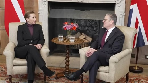 斯塔默在契克斯庄园会见了梅特，格陵兰岛、北极安全和北约团结是此次会晤的主要议题。