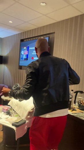 Rehearsal vibezzzzzz @Miguel @therealswizzz is extra feelin the vibes 😂😂😂😂😂😝😝😝😝💜💜💜 Show me love anniversary today Sending y’all ultimate love!! Orlando I’m with u tonight!!!! ⚡️⚡️⚡️