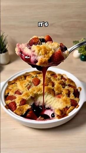 Easy Berry Dump Cake Recipe 🍓 #DumpCake #EasyDessert #BerryCobbler