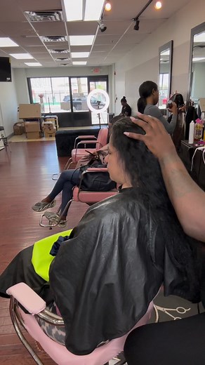 Low Swoop Ponytail 💁🏾‍♀️ #lowponytail #swoopponytail #sidepartponytail #ponytail #middlepart #phillyhairstylist #phillystylist #phillyhairstylists #phillyhairstyle #phillyhair #phillyhairsalon | Erica Jones Foster