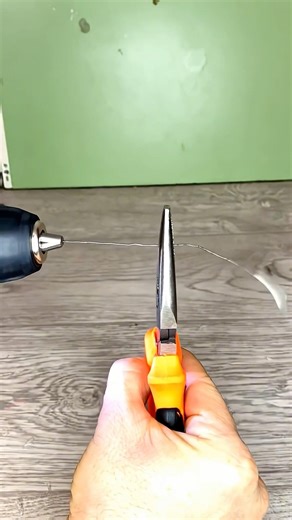 1 easy way to straighten any wire!
