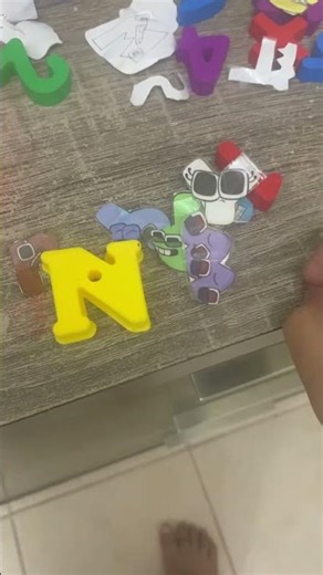 Repairing robot Spanish lore Season 3 Episode 1