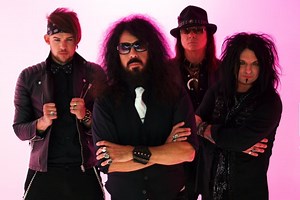 Listen To First QUIET RIOT Song Featuring New Singer JAMES DURBIN: 'Freak Flag'