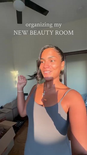 @monetmcmichael repost ✨- Organizing her beauty room! 🤩 Ft. The SlayStation® Pro Premium Mirrored Vanity Table and the Hollywood Glow® Pro Max Vanity Mirror💕 #impressionsvanity #beautyroom #vanityreveal