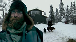 1.6M views · 32K reactions | En McCarthy luchan por sobrevivir al invierno, mientras tanto Jason Lobo es uno de los habitantes al que todos llaman loco por sus ideas poco comunes. Mientras tanto, Niel se autoproclamó alcande del pueblo ❄⛺ #AlaskaRemota | Discovery Latinoamérica | Facebook