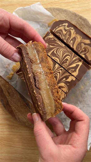 Kirrily Edwards on Instagram: "Biscoff caramel slice 🤎 Recipe (serves 10) Base: 250g biscoff biscuits 100g butter, melted Caramel: 375g condensed milk 1/4 cup brown sugar 50g butter 2tbsp biscoff spread Topping: 150g chocolate, melted 2tbsp biscoff spread (plus extra to drizzle on top) Method: 1. Line a rectangular tin (approx. 24x13cm) with baking paper. 2. Crush Biscoff biscuits into fine crumbs using a food processor (or place in a ziplock bag and crush with a rolling pin). Mix with melted b