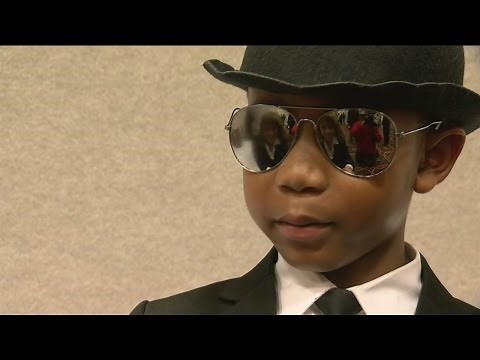 8-year-old "Kid of Pop" perfects Michael Jackson's famous moonwalk