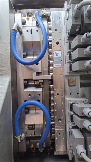 5.6K views · 85 reactions | #30Oct_2229 Sistema de 144 cavidades para preformas PET operando a máxima capacidad. 林 StackTeck ofrece soluciones completas desde conversión de moldes y componentes de reemplazo hasta reparación y celdas de moldeo integrales. ⚙️ Tecnología probada para producción masiva en industria de envases.  #fblifestyle #StackTeck #PETPreform #InjectionMolding #HighCavitation #PackagingIndustry | Molde Zones MX | Facebook