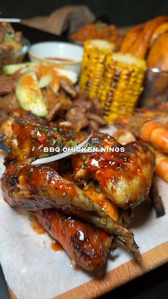 🌟 West African Restaurant in London 🌟 Papi’s Grill ✨ @papisgrillrestaurant 📍 New Cross, London 🇬🇧 I absolutely love West African food, so when I came across Papi’s Grill, I knew I had to try it - and it didn’t disappoint! What we ordered: 🍽️ 1/2 Chicken Suya with Rice & Coleslaw £16.50 🍽️ Asun (Lamb in Peppered sauce) £13 🍽️ Sautéed Prawns £13 🍽️ Tozo (Beef) Suya £14 🍽️ BBQ Chicken Wings £11 🍽️ Chips £4.50 🍽️ Fried Plantain £6 🍽️ Corn on the Cob £3 🍸 Margarita £12 🍹 Pina Colada £1