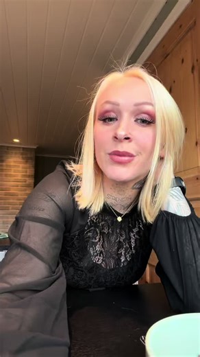 Bli med meg å åpne resten av 1 års gavene.. vi er så heldig med de gode menneskene rundt oss🩷 #haul #gifthaultiktok #fyp #pregnant