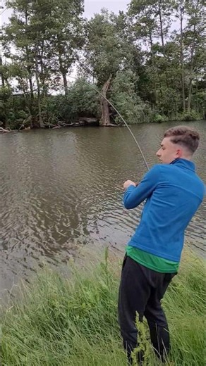 Kapor č 4 Sa už Ťahá 🌅 Kapor na dobré ráno 🎣 #carpfishing #fishing #river