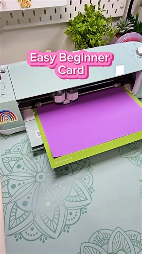 🖨️ Let’s make an easy beginner card with Cricut! 💌✨ No stress, just simple cuts and a cute design — perfect if you're just getting started with your machine! Grab your mat and let’s craft! 👇✂️ . #CricutMade #BeginnerCricutProject #DIYCards #CreativeFabrica #CricutCrafts #HandmadeWithLove #EasyCricutProject #CardMakingFun | Creative Fabrica