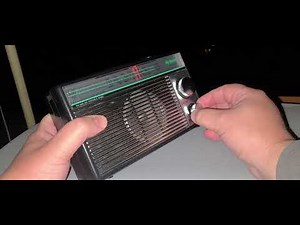 Panasonic RF-562 Analog receiver tuning AM Mediumwave 530 - 1620 kHz internal ferrite antenna