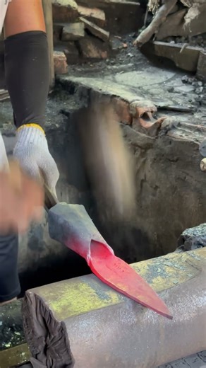 Blacksmith: Process of Making a Coconut Peeling Tool