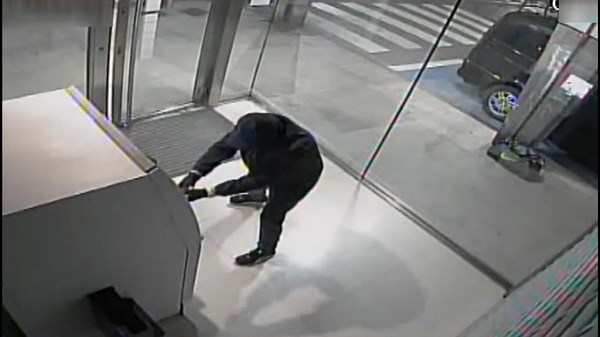 Robbers steal €20k from ATM using explosives
