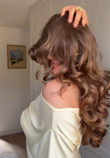 Take my pin curls out with me (just posted tutorial on how I do them🫶🏻) #pincurls #blowout #curlyhair #bouncyblowdry #hair