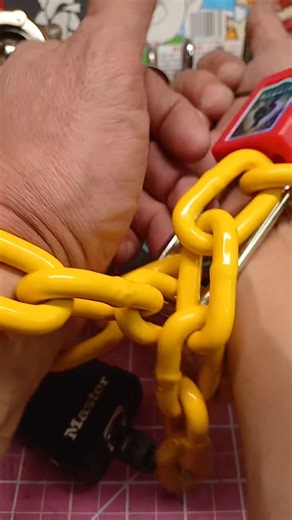 Chained Wrist Escape - Masterlock 410 Loto Lock | SeeStudio X