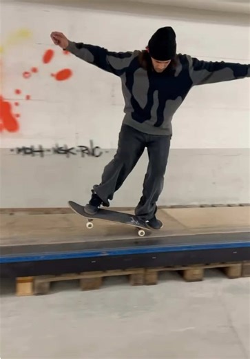 daniel.ledermann Indoor #skateboarding