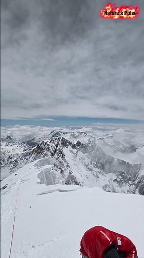 The lonely and terrifying push to the Everest summit 🥶 #deathzone #climbing