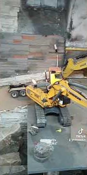 INCREDIBLE!!! Komatsu WA600-6 vs. 75t Granite #rcconstruction #heavyequipment #rcliveaction