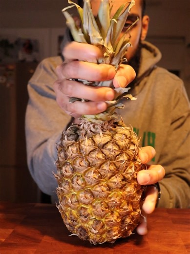 Replying to @sh4wn.zr1 did this trick work for you? 🍍 #pineapple #hack