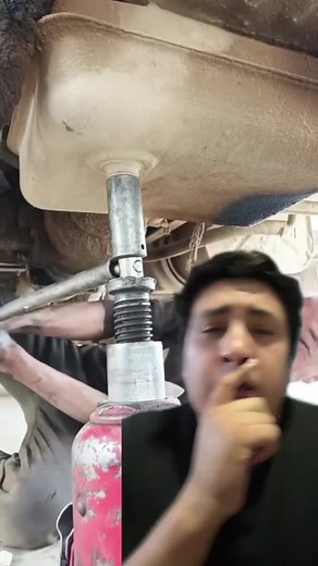 Técnicas para Aflojar Tornillos Apretados en Automóviles