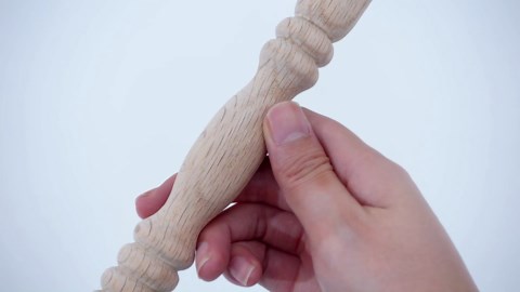 5 Pack Traditional Corner Wall Protector Wood Decorative Wall Corner Guard 39-1/2 Inch x 1 Inch Dia. 90 Degree Notch Sanded Edge Protector (Red Oak)